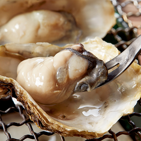 【お歳暮ギフト】志摩半島的矢湾産冷凍生かき（生食用）２袋