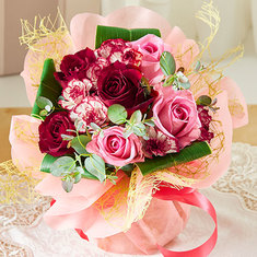 2020年母の日ギフトランキング5位_≪早割★３３０円オフ≫そのまま飾れるローズ＆カーネーションスタンディングブーケ５月６日―１０日お届け